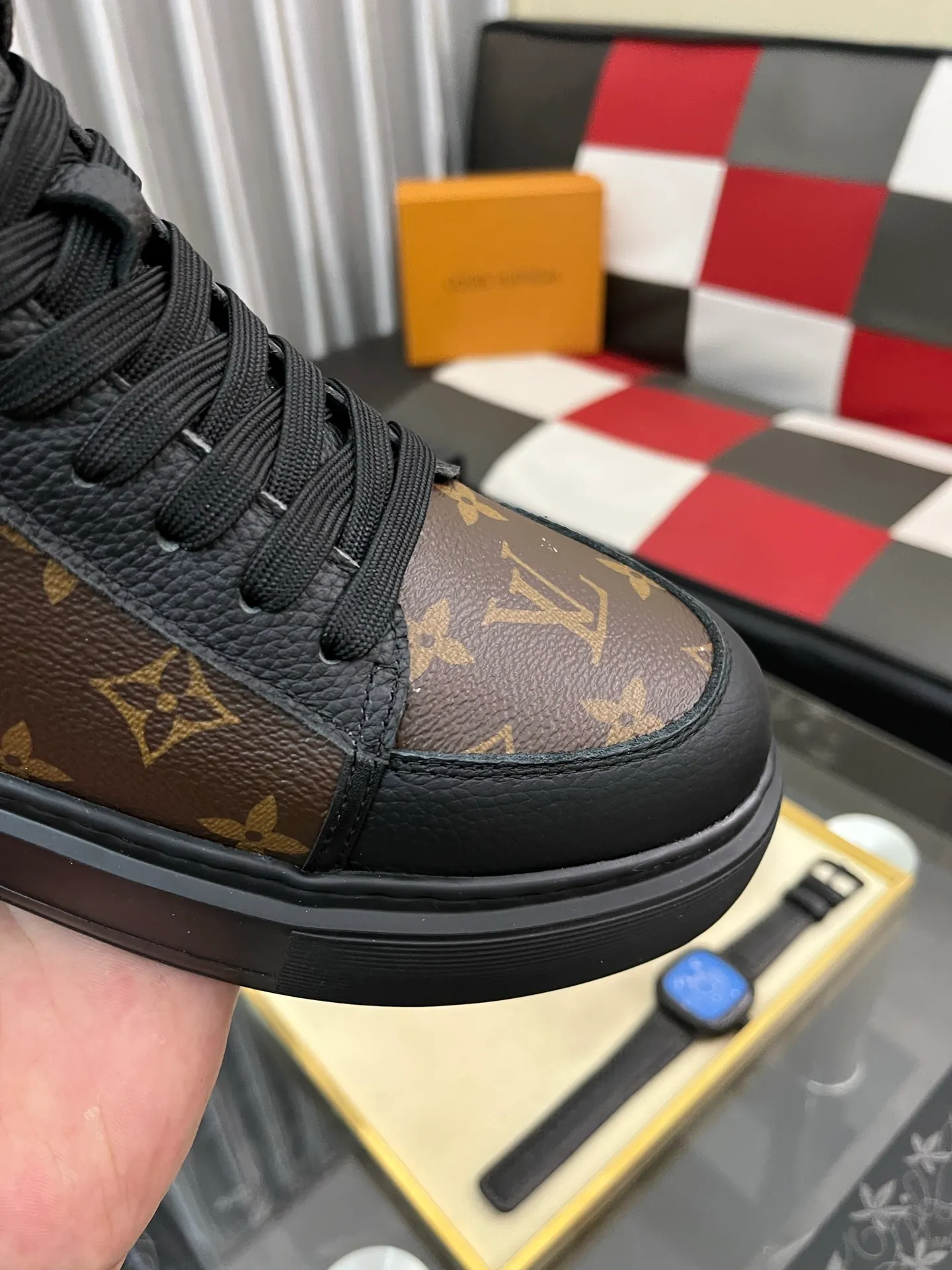 Men's shoes 💰458⌚️⌚️《Louis vuitton/LV Louis Vuitton》original quality.~ Unique modern style sneakers. 🏃A must-have casual shoe for trendy men😍😍 Original brand imported from Italy, imported original leather, cowhide lining (refuses to discolor and grind feet) sole: original sole provided by the original factory, French lazy style design ⚠️Fit to the feet, original quality, super comfortable original sole. Code number: 38-442️⃣Colors available